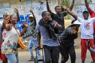 Des foules joyeuses ont célébré "la libération du Gabon".